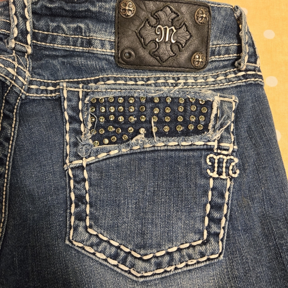 Miss Me Boot Rhinestones Distressed jeans 31